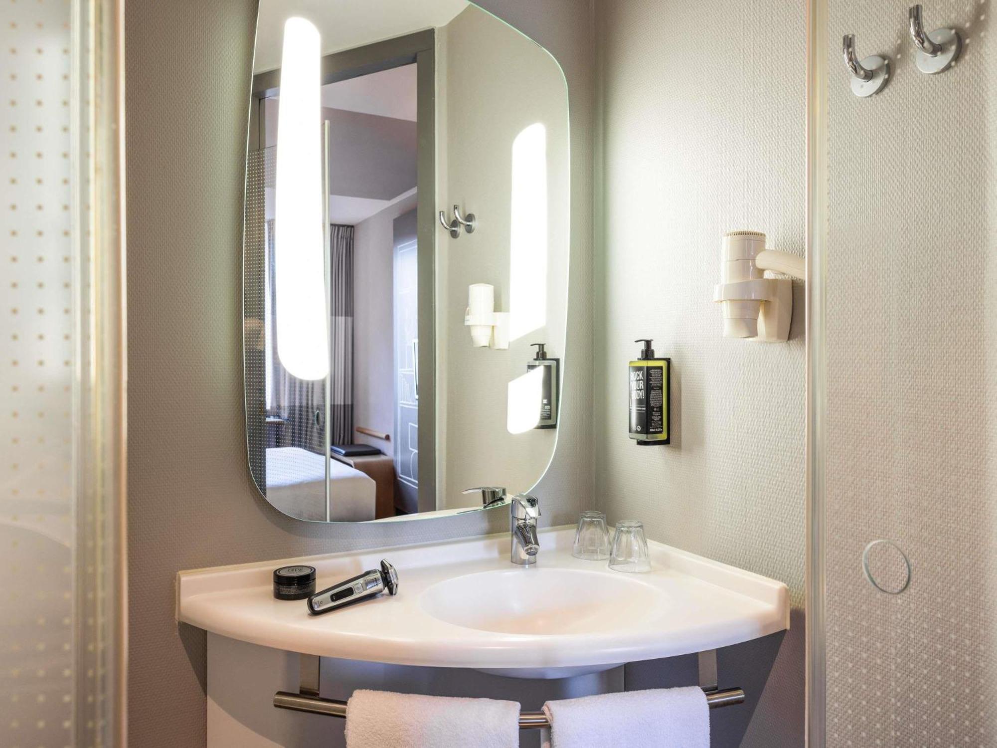 Ibis Centre Hotel 3*